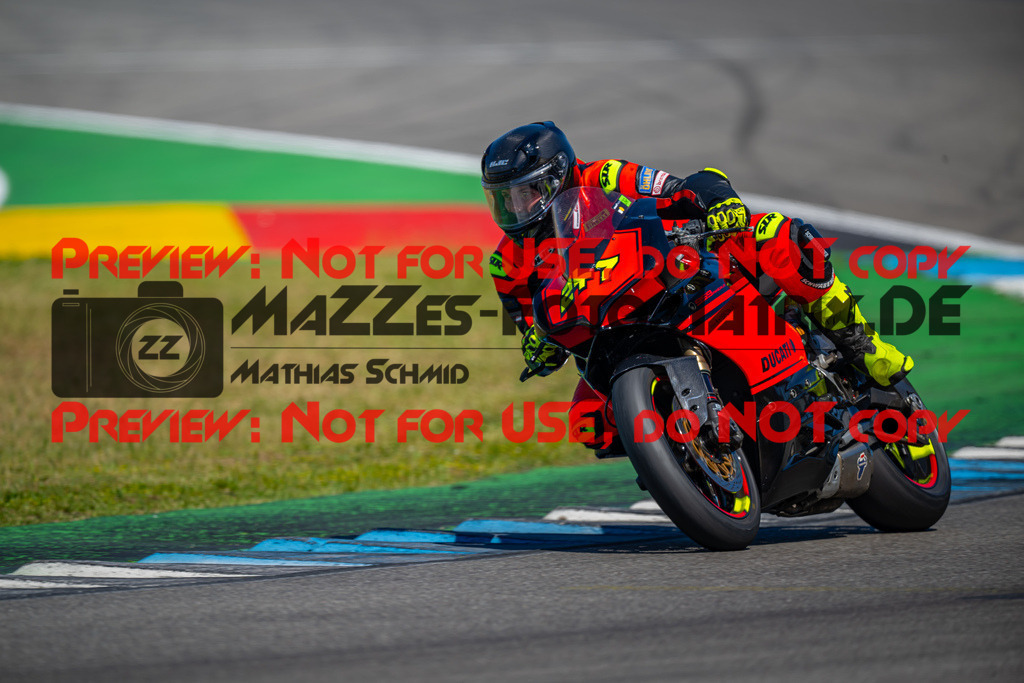 MaZZes-Fotomatrix-20260523-123103 | GRUEN
