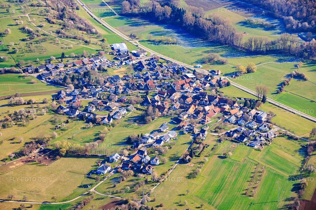 Luftbild: Ortsansicht von Südwesten im Ortsteil Dietenhausen in Keltern im Bundesland Baden-Württemberg in Deutschland. Foto: IMG_153999.jpg vom 02.04.2026 durch Werner Riehm/FLY-FOTO.deAuflösung des Originals: 6000 x 4000 px