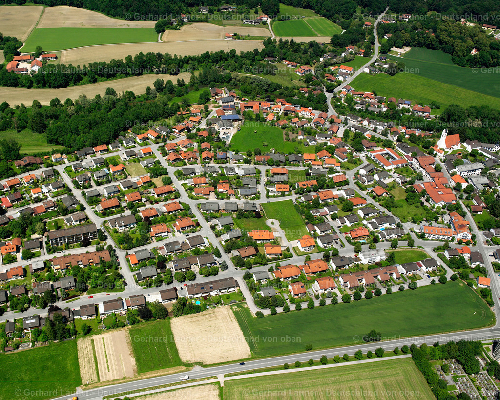 2600690 | WINHöRING 09.06.2006 Wohngebiet einer Einfamilienhaus- Siedlung  in Winhöring im Bundesland Bayern, Deutschland // Single-family residential area of settlement  in Winhöring in the state Bavaria, Germany Foto: Gerhard Launer