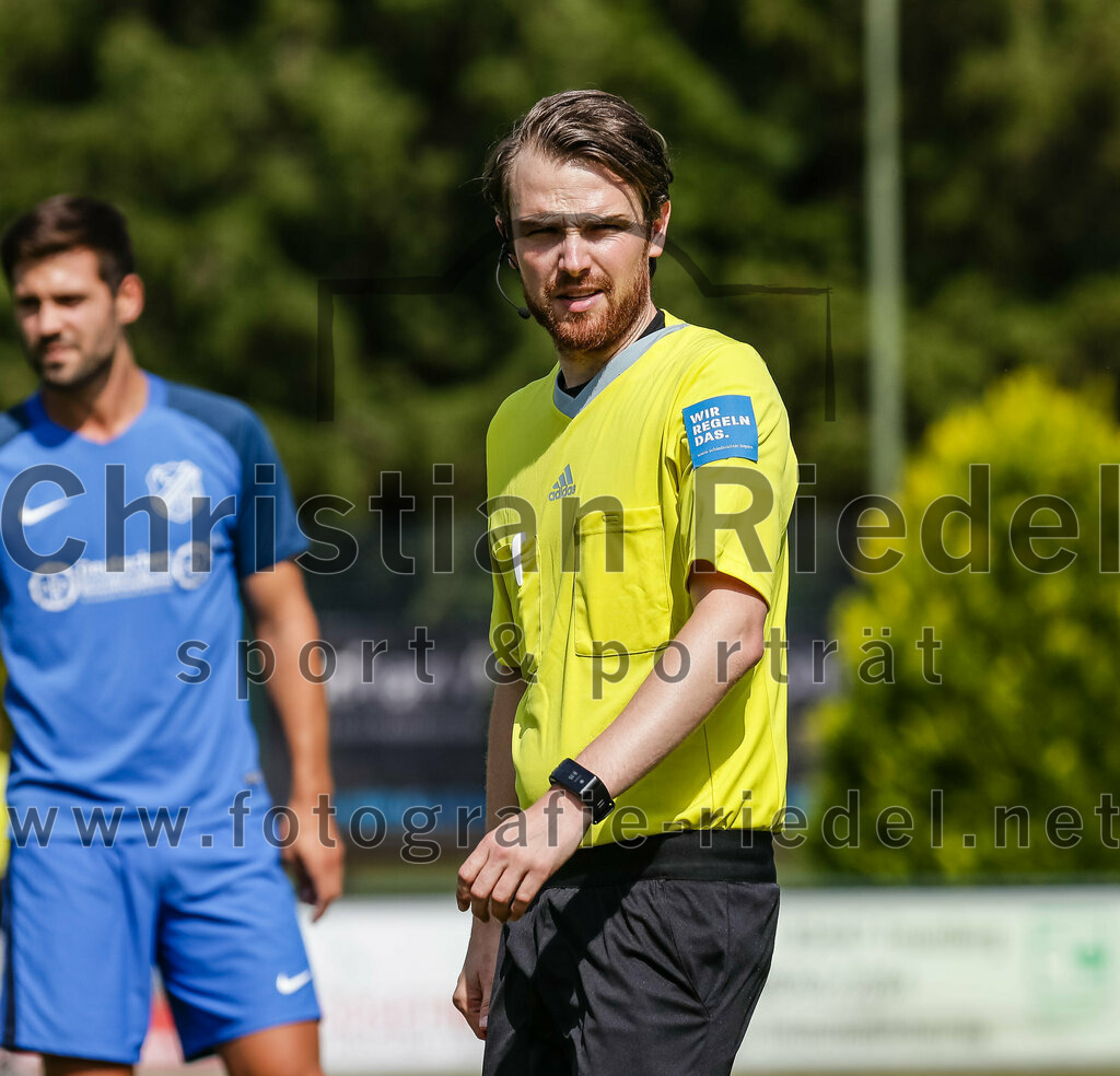 2023-07-08_057_FC_Langengeisling_gegen_TSV_Buchbach | Erding, Deutschland, 08.07.2023:
Fußball, Bezirksliga Oberbayern Ost 2023 / 2024, Testspiel, FC Langengeisling gegen TSV Buchbach, Endergebnis: 0:6

Schiedsrichter Dr. Markus Huber

Foto: Christian Riedel / fotografie-riedel.net