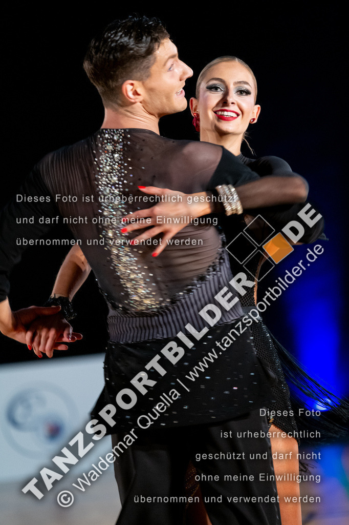 20250503-10317 | Hier finden Sie Tanz Bilder vom Latein und Standard Formationen tanzen. Sportbilder vom Tanzsport. Schöne Fotos und von Weltmeisterschaft, Europameisterschaft, Bundesliga, Regionalliga, Oberliga und Landesliga sowie von GOC Stuttgart, DanceComp, WM Bremen