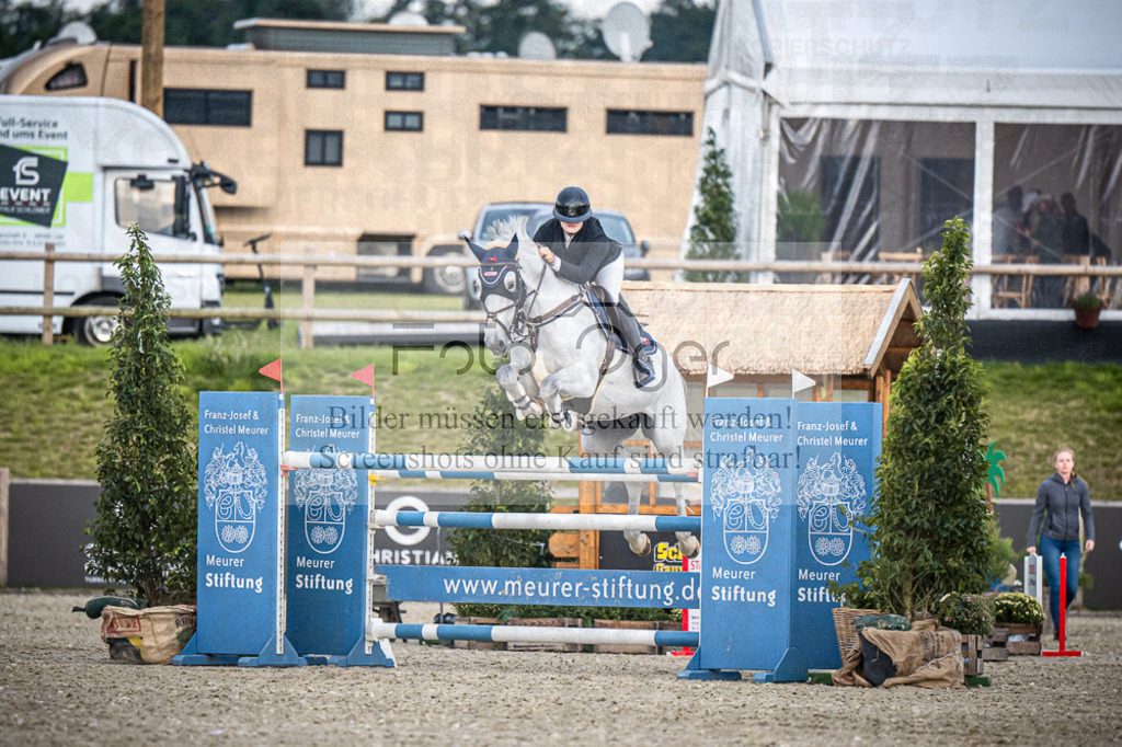 DOS_7933 | Entdecke hochwertige Reitturnierfotos von Foto Oger. Professionell, emotional und authentisch – jetzt Lieblingsmomente im Shop bestellen.Deutschlandweite Turnierfotografie. - Realisiert mit Pictrs.com