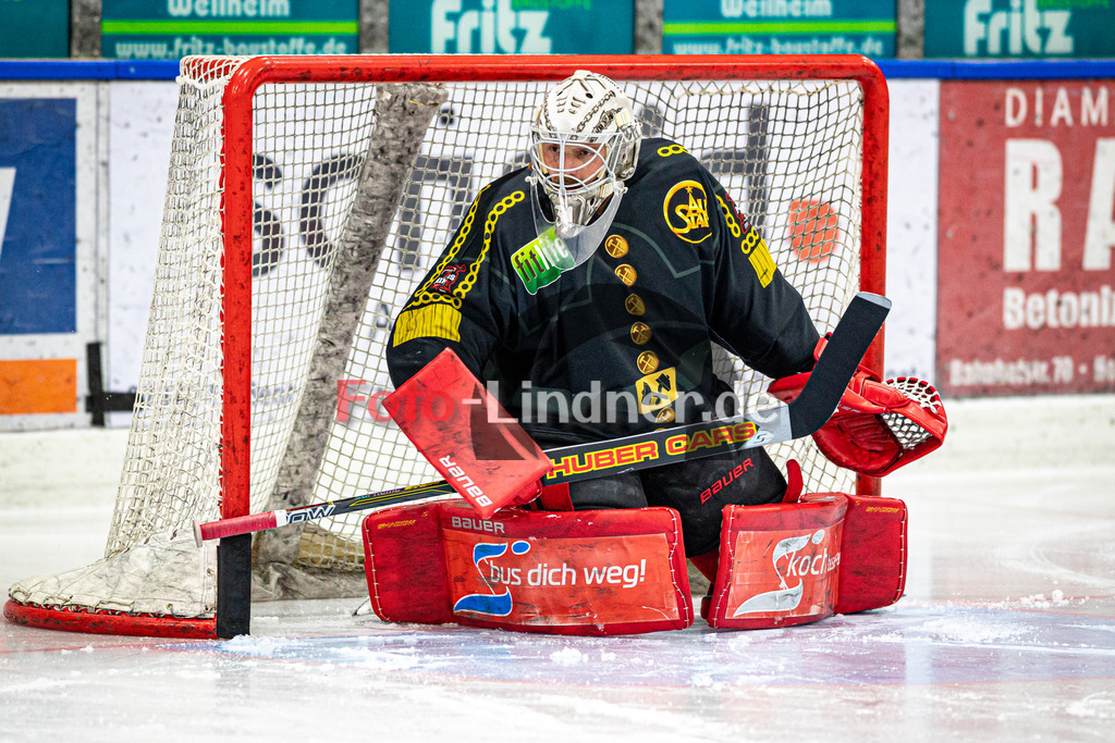 TSV Peißenberg MINERS gegen ESC Kempten SHARKS | Eishockey Bayernliga Herren Pre-Playoffs 2024/25, TSV Peißenberg MINERS gegen ESC Kempten SHARKS, 20250131,Korbinian SERTL (MINERS Goali 31) beim Aufwärmen,2025-01-31 in Peißenberg (Eisstadion Peißenberg)Korbinian SERTL (MINERS Goali 31)Copyright: WolfgangxLindner foto-lindner.de