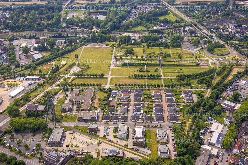 Oberhausen250516004 | Luftbild, OLGA-Park mit Aussichtsturm, Wiesen und grüne Bäume, Wohnsiedlung Zur Kokerei und ASO Oberhausen Seniorenresidenz am OLGA-Park, Osterfeld, Oberhausen, Ruhrgebiet, Nordrhein-Westfalen, Deutschland
