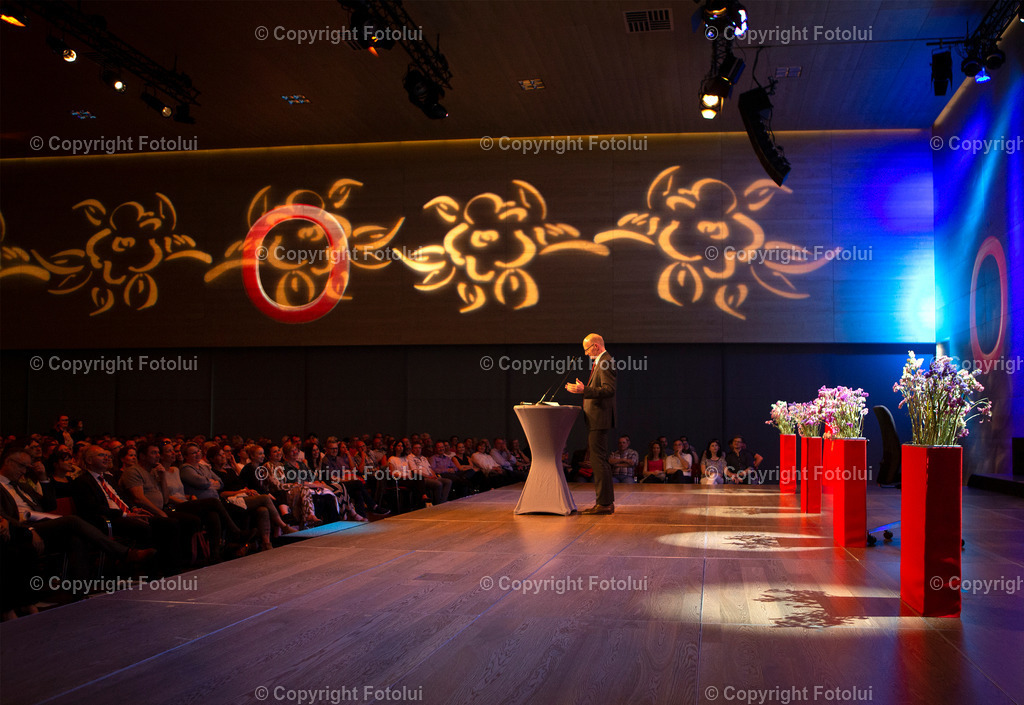 OBERBANK_04 | EIN DANK AN DIE PFLEGEKRAEFTE KABARETT MIT KLAUS ECKEL 02.06.2022 OBERBANK DONAU-FORUM LINZ IM BILD: DR.FRANZ GASSELSBERGER  FOTO:FOTOLUI/OBERBANK