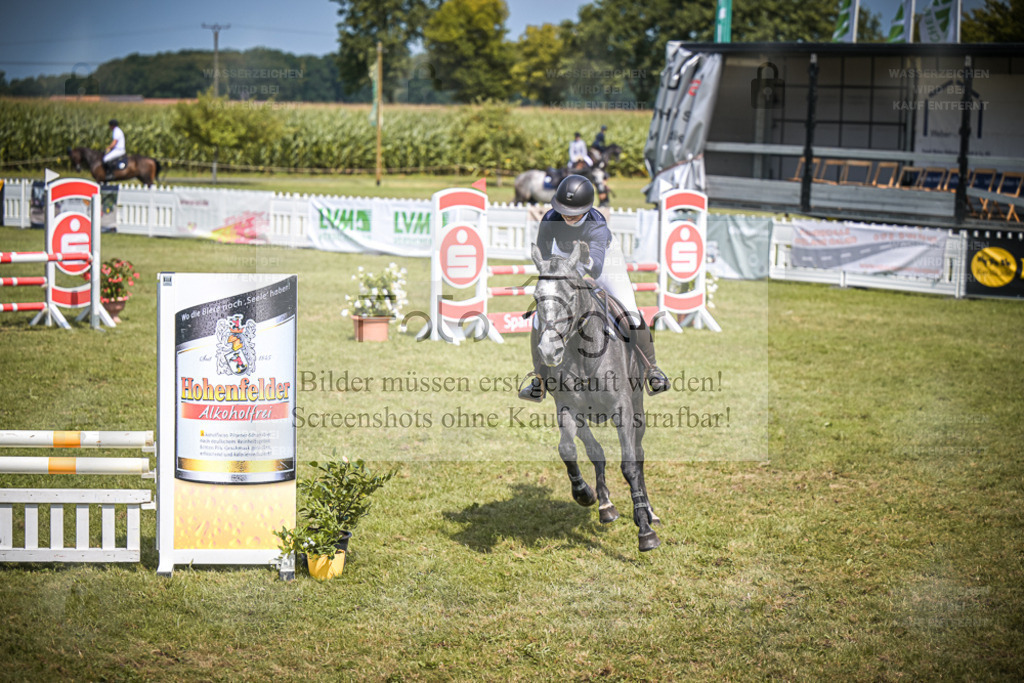 DOS_6094 | Entdecke hochwertige Reitturnierfotos von Foto Oger. Professionell, emotional und authentisch – jetzt Lieblingsmomente im Shop bestellen. - Realisiert mit Pictrs.com