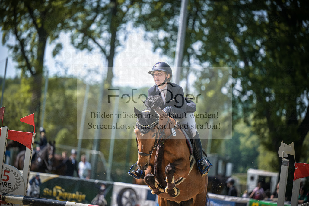 DOS_9405 | Entdecke hochwertige Reitturnierfotos von Foto Oger. Professionell, emotional und authentisch – jetzt Lieblingsmomente im Shop bestellen.Deutschlandweite Turnierfotografie. - Realisiert mit Pictrs.com