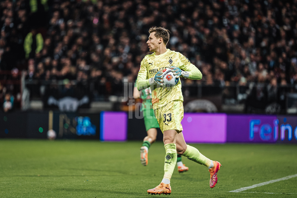 Fußball | Männer | Saison 2025/2026  | Fußball-Bundesliga | 09. Spieltag | FC St. Pauli vs. Borussia Mönchengladbach | 01.11.2025 | Moritz Nicolas (#33, Borussia Mönchengladbach)