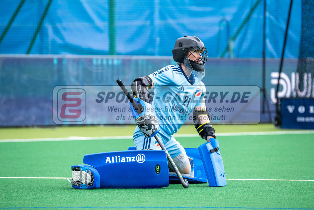 Final4_20240518-1315-0131 | Bonn, Deutschland, 18.05.2024: Lisa Schneider (Mannheimer HC) in Aktion waehrend des Spiels der Deutsche Feldhockey-Meisterschaften 2024 zwischen Final 4 Damen Rot Weiss Köln - Mannheimer HC im Bonner THV am 18.05.2024 in Bonn, Deutschland. (Foto von Stephan Fehrmann)

Bonn, Germany, 18.05.2024: Lisa Schneider (Mannheimer HC) in action during the game of Deutsche Feldhockey-Meisterschaften 2024 between Final 4 Damen Rot Weiss Köln - Mannheimer HC in Bonner THV at 18.05.2024 in Bonn, Deutschland. (Foto from Stephan Fehrmann)