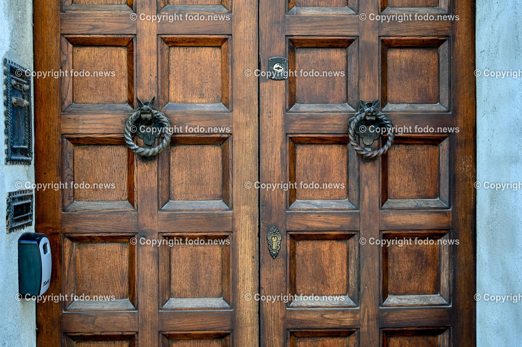 Italien_ Toskana_ San Gimignano_ 31.05.2024-93 | 31.05.2024, Italien, ITA, Toskana, San Gimignano im Bild Stadtansichten Gebäude, Architektur, Touristen, Historisch, Souvenir, Ansichten der berühmten Stadt San Gimignano in der Toskana-Italien - View of the famous town San Gimignano in Tuscany-ItalySan Gimignano ist eine italienische Kleinstadt in der Toskana mit einem mittelalterlichen Stadtkern. San Gimignano wird auch die Stadt der Türme genannt. Die Stadt liegt in der Provinz Siena. Sie gehört neben Florenz, Siena und Pisa zu den von Touristen meist besuchten Zielen in der Toskana.