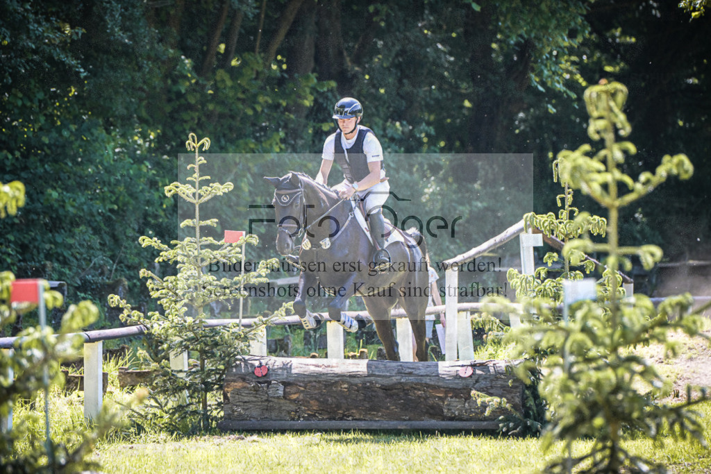 DOS_4578 | Entdecke hochwertige Reitturnierfotos von Foto Oger. Professionell, emotional und authentisch – jetzt Lieblingsmomente im Shop bestellen.Deutschlandweite Turnierfotografie. - Realisiert mit Pictrs.com