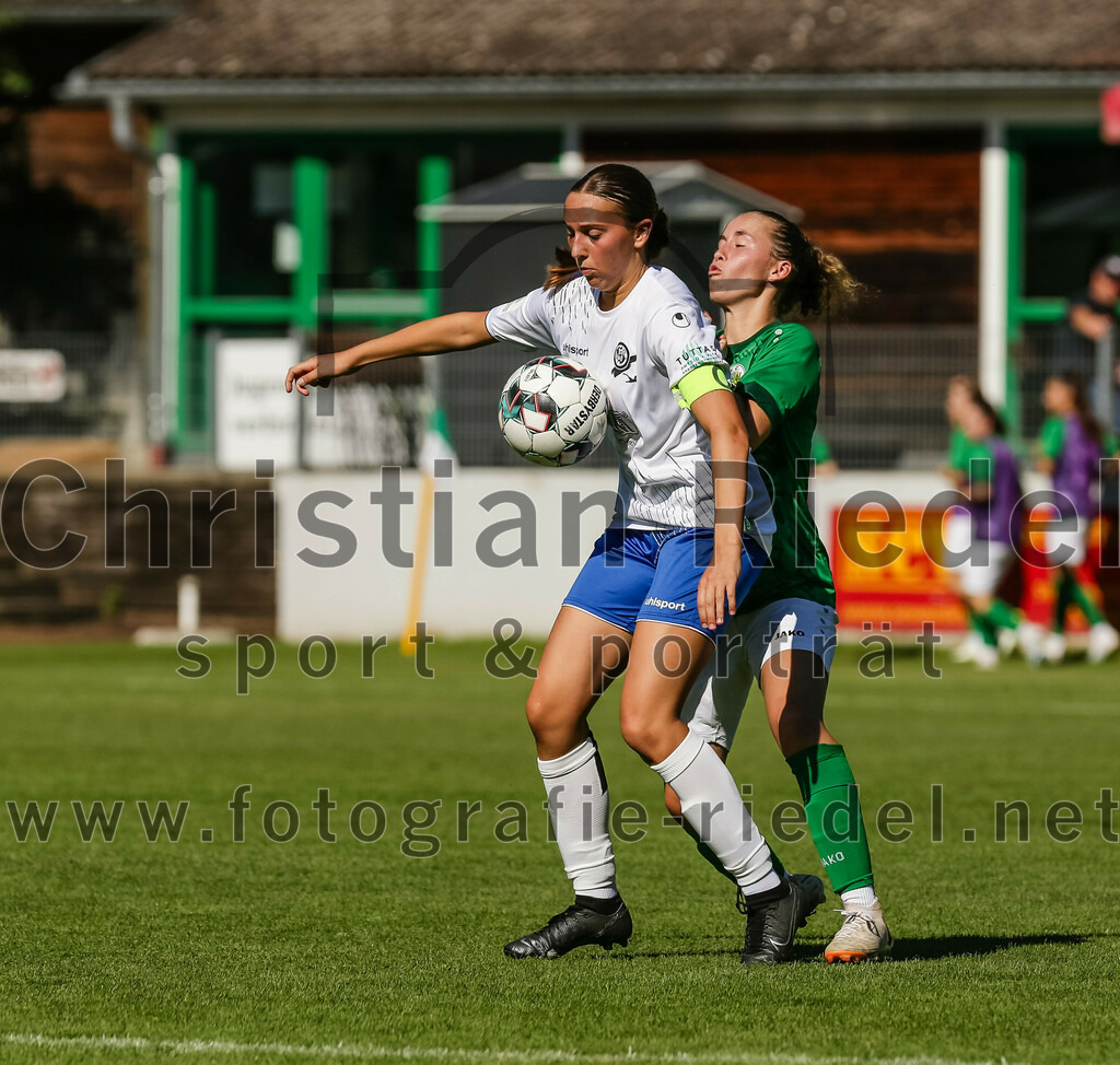 2023-09-16_021_FC_Forstern_gegen_VfL_Sindelfingen_Ladies_I | Forstern, Deutschland, 16.09.2023:
Fußball, B-Juniorinnen-Bundesliga Süd 2023 / 2024, 2. Spieltag, FC Forstern gegen VfL Sindelfingen Ladies I, Endergebnis: 4:1

Kaja Hegel (VfL Sindelfingen Ladies I, #16), Josephine Mroncz (FC Forstern, #3)

Foto: Christian Riedel / fotografie-riedel.net
