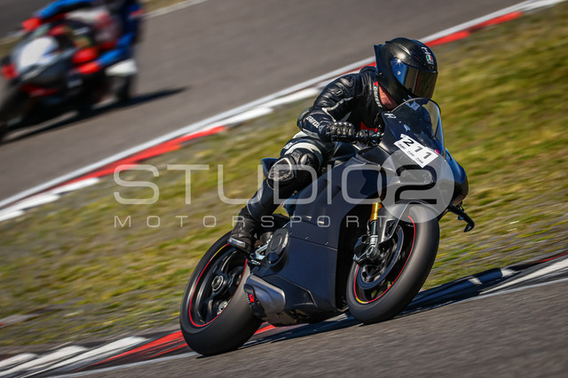 0211-260526NBR-023_211 | Deine Full-Service-Agentur für ✔️Videoproduktionen und ✔️Motorsportfotografie Jetzt Angebot anfragen!