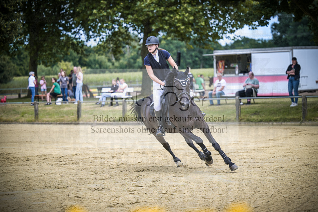 DOS_1351 | Entdecke hochwertige Reitturnierfotos von Foto Oger. Professionell, emotional und authentisch – jetzt Lieblingsmomente im Shop bestellen.Deutschlandweite Turnierfotografie. - Realisiert mit Pictrs.com