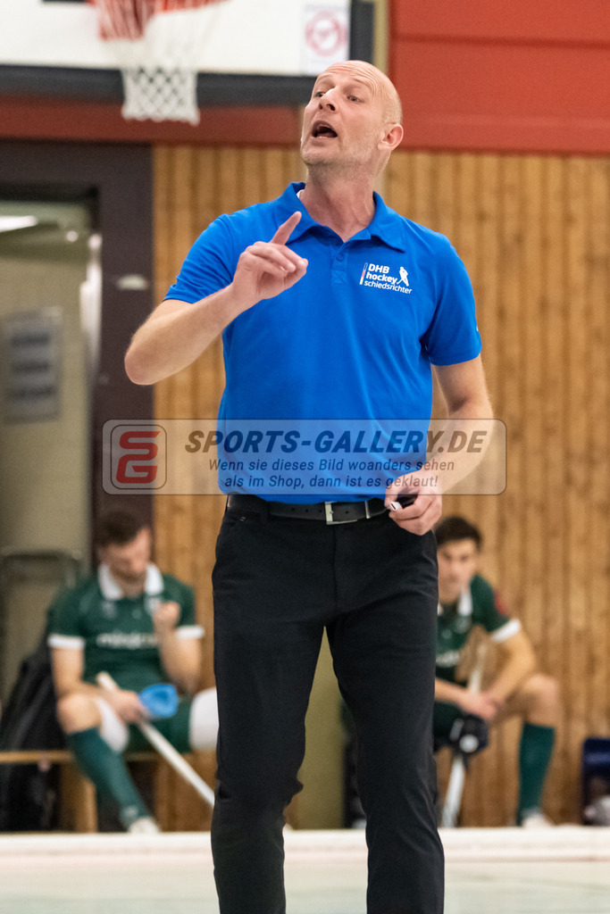 SFE_20240113_0105 | Mülheim, Deutschland, 13.01.2024:  in Aktion waehrend des Spiels der Halle 1. Bundesliga Herren zwischen Uhlenhorst Mülheim vs Rot-Weiss Köln im Sporthalle Lehnerstr. (HTCU) am 13.01.2024 in Mülheim, Deutschland. (Foto von Stephan Fehrmann)

Mülheim, Germany, 13.01.2024:  in action during the game of Halle 1. Bundesliga Herren between Uhlenhorst Mülheim vs Rot-Weiss Köln in Sporthalle Lehnerstr. (HTCU) at 13.01.2024 in Mülheim, Deutschland. (Foto von Stephan Fehrmann)