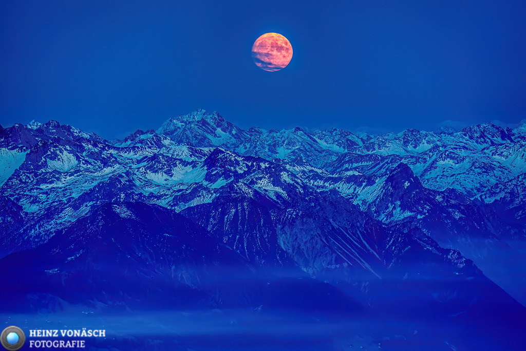 Säntis_0032 | Alle Bilder von Heinz Vonäsch Fotografie können alle zu günstigen Preisen gekauft werden! Download der Bilder, Ausdrucke, Postkarten, Tassen T-Shirts, Kalender, Alu- Dibond usw. - Realisiert mit Pictrs.com