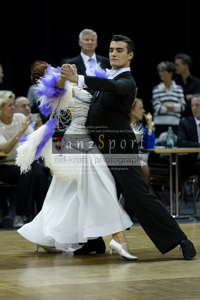 20241102_DC_HGR_Std_08497 | Tanzsportbilder, Standardtanz, Lateintanz, WDSF, DTV, LTVB, dancecomp, goc, hessen tanzt, blaues band der spree, walzer, tango, wiener walzer, slowfox, quickstepp, samba, rumba, cha-cha-cha, paso doble. jive, hd-kroft photography, turniertanzsport