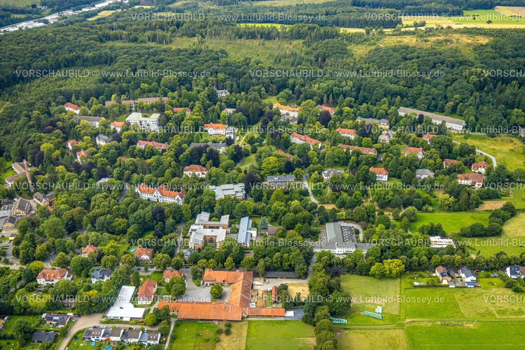 Warstein240713330 | Luftbild, LWL-Klinik mit mehreren Häusern in Parkanlage, Einrichtung des Landschaftsverbands Westfalen-Lippe, unten Gutshof Warstein, Suttrop, Warstein, Sauerland, Nordrhein-Westfalen, Deutschland