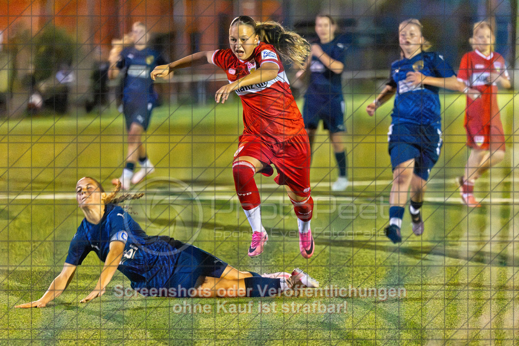20261007_193554_0137-Bearbeitet_(c)_by_PhotoPeet | #,ASV Spartania Eislingen (blau) vs. VFB Stuttgart (rot), Fußball, Verbandspokal der B-Juniorinnen,  Saison 2026/2027, Kunstrasenplatz, Öschhalle, 73054 Eislingen, 07.10.2026 - 18:30 Uhr,Foto: PhotoPeet / Sport- &amp; Eventfotografie / Peter Harich