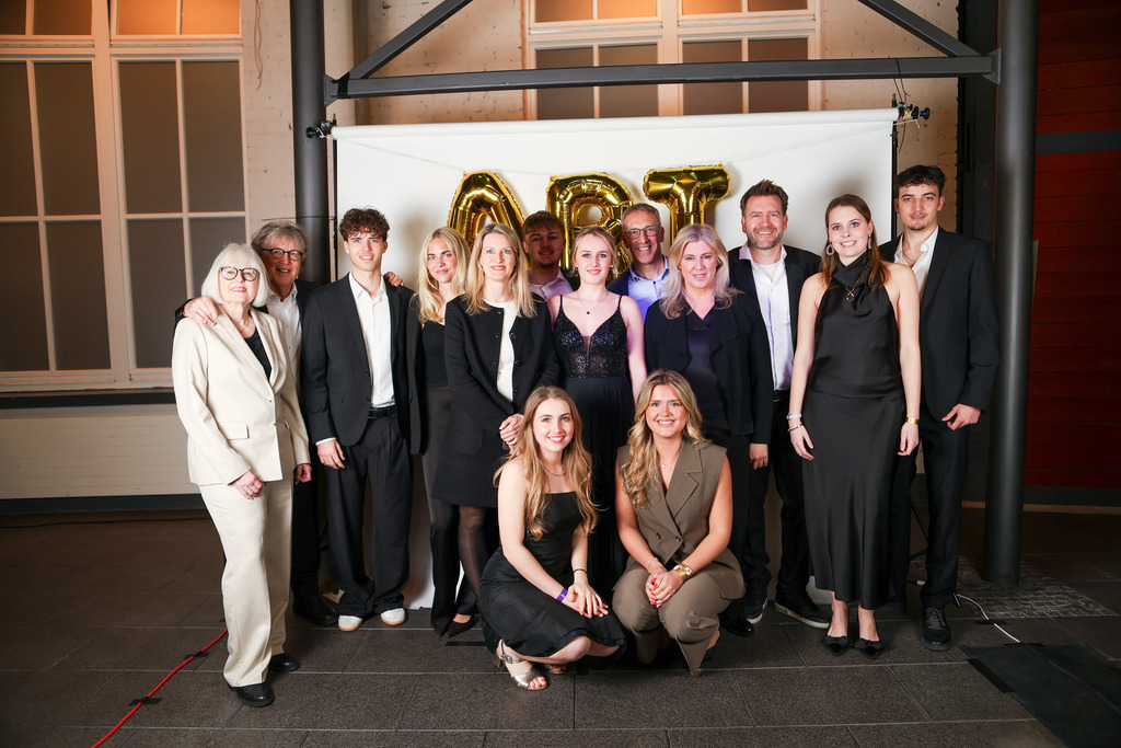 Abiball GGM 2026 _ Gruppenfotos-091 | Henke Visuals - Realisiert mit Pictrs.com