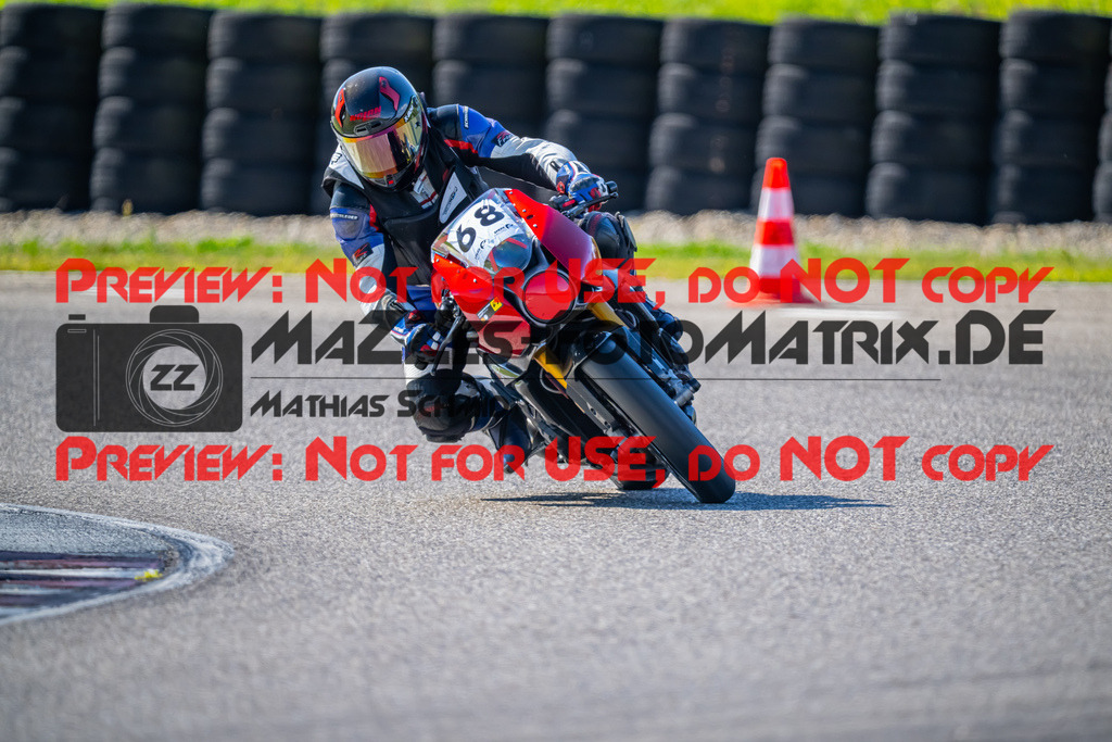 MaZZes-Fotomatrix-20260918-710051 | GELB