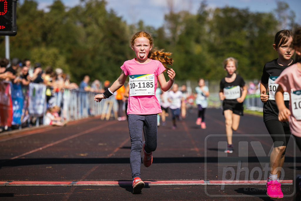 16. Hoywoj-CityLauf im Sportforum Hoyerswerda - 16.09.2023 | 1km VBH-Grundschul-Lauf 2. Klassen - Realisiert mit Pictrs.com