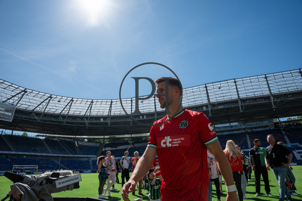 Hannover 96 vs SpVgg Fürth – 2. Bundesliga – 11.05.2025 | Szene aus dem 2. Bundesliga-Spiel des 33. Spieltags zwischen Hannover 96 und der SpVgg Früth am 11 Mai 2025 in der Heinz von Heiden Arena in Hannover. Endstand: 1:1. Fotografiert von Philipp Heist. - Realisiert mit Pictrs.com