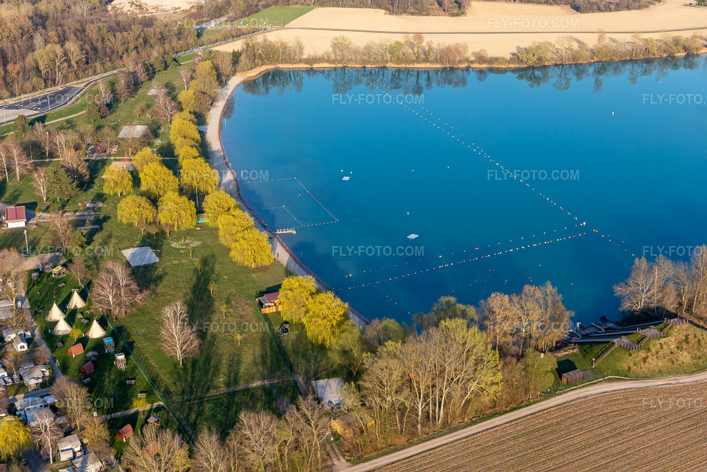 Aerial view: Camping Municipal des Mouettes in Lauterbourg in the state Bas-Rhin, France.Photo: IMG_130988.jpg taken on 03/22/2022 by Werner Riehm/FLY-FOTO.comResolution of the original: 5472 x 3648 pxWWW.CAMPING-LAUTERBOURG.FR