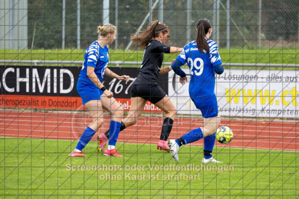 20251012_121221_0004 | #,1.FC Donzdorf II (schwarz) vs. TSV Silmingen (blau), Fussball, Frauen-Quali Bezirksliga - Bezirk Neckar/Fils, 05. Spieltag, Saison 2025/2026, Rasenplatz Lautertal Stadion, Süßener Straße 16, 73072 Donzdorf, 12.10.2025 - 11:00 Uhr,Foto: PhotoPeet-Sportfotografie/Peter Harich
