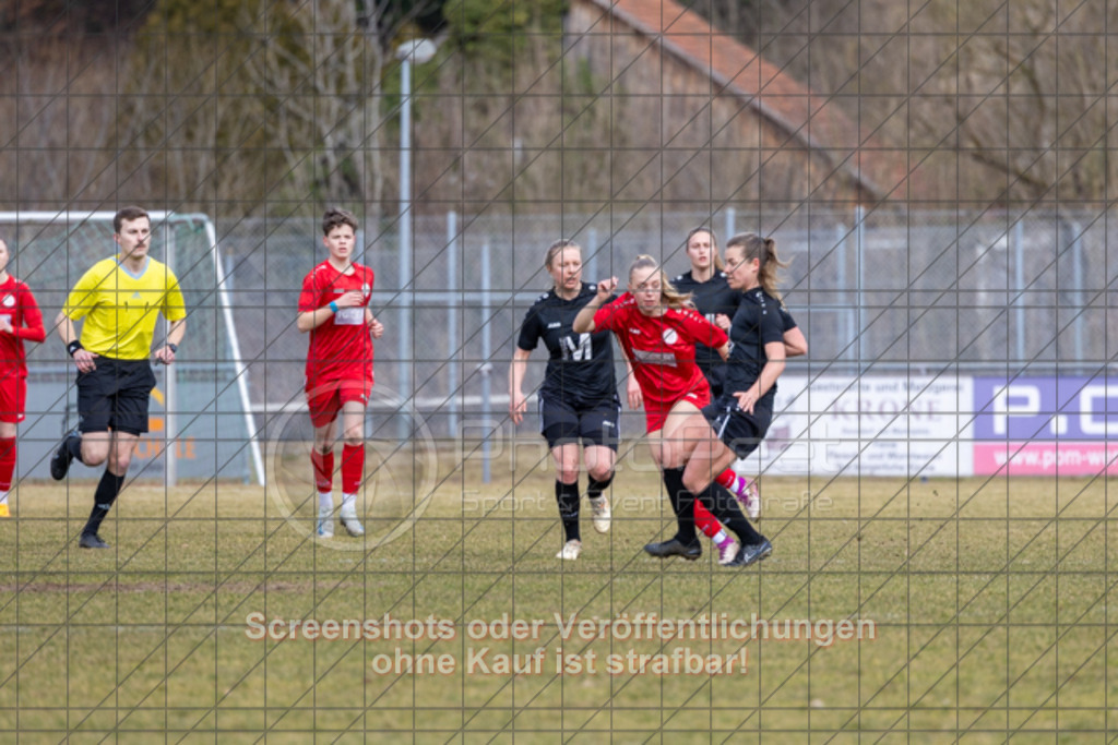 20250223_130923_0039 | #,1.FC Donzdorf (rot) vs. TSV Tettnang (schwarz), Fussball, Frauen-WFV-Pokal Achtelfinale, Saison 2024/2025, Rasenplatz Lautertal Stadion, Süßener Straße 16, 73072 Donzdorf, 23.02.2025 - 13:00 Uhr,Foto: PhotoPeet-Sportfotografie/Peter Harich