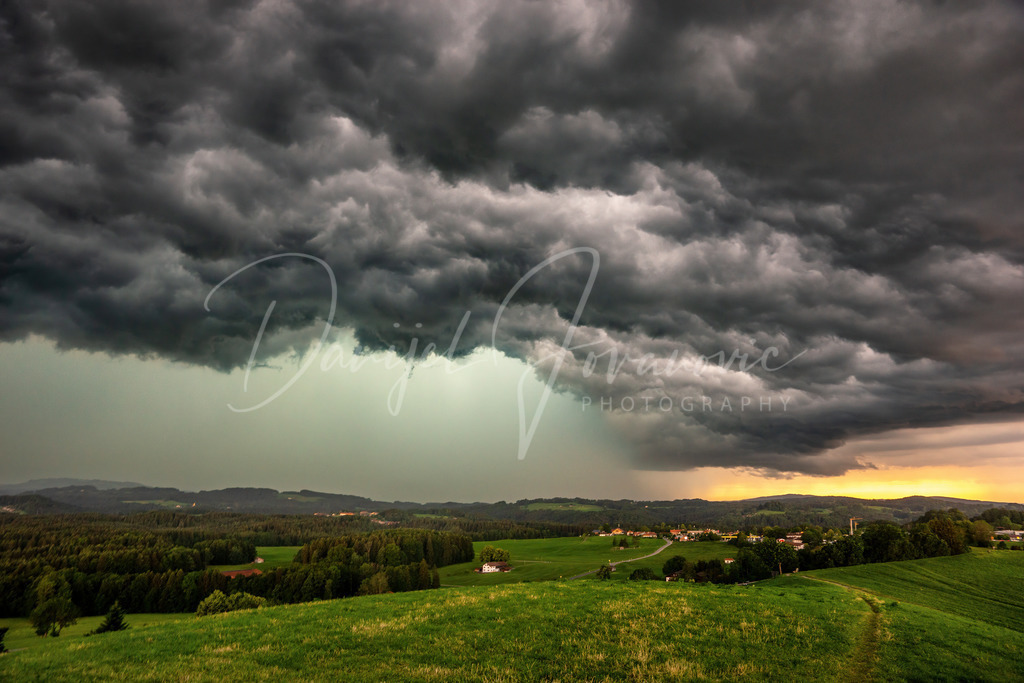 Hagel | Gewitter mit gewaltigem grünlichen Hagelkern