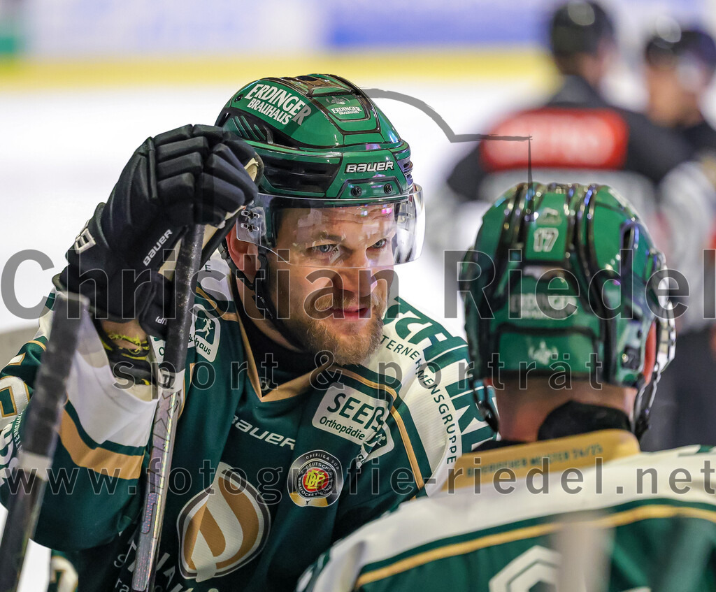 2026-01-23_089_TSV_Erding_gegen_SC_Riessersee | Erding, Deutschland, 23.01.2026:Eishockey, Oberliga Süd 2025 / 2026, 40. Spieltag, TSV Erding gegen SC Riessersee, Endergebnis: 6:5 n.V.Elias Maier (Erding Gladiators, #15)Foto: Christian Riedel / fotografie-riedel.net