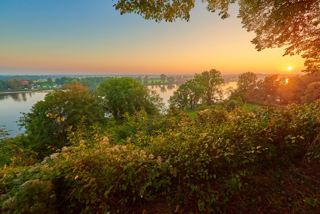 Blick von Lauenburg_ Elbe_ über die Elbe nach Niedersachsen | Fotos als Raumschmuck - Realisiert mit Pictrs.com