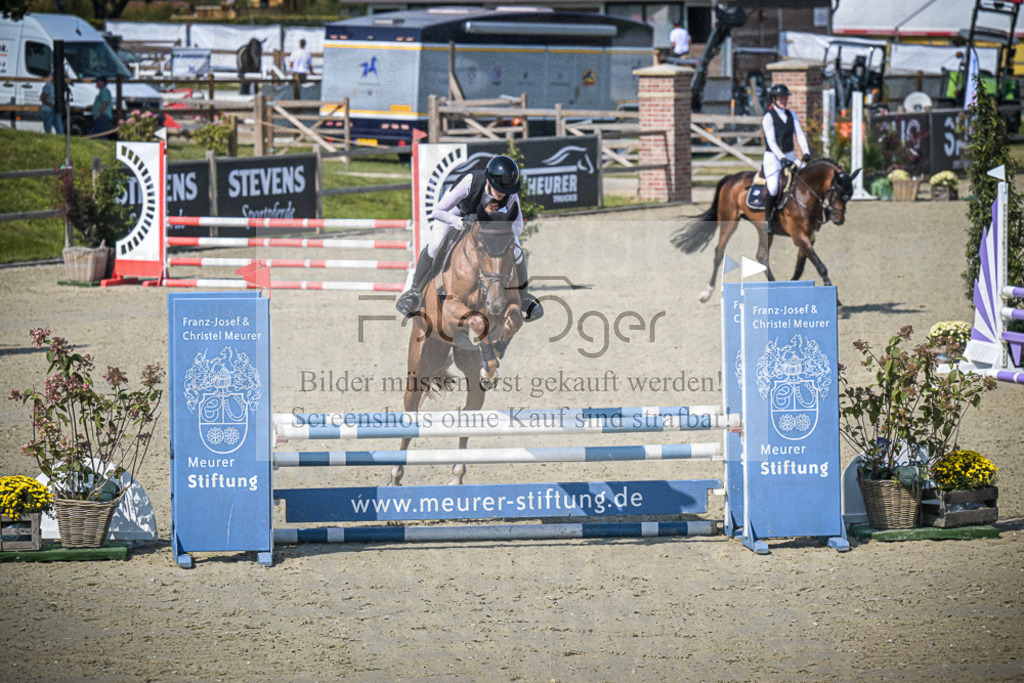 DOS_2654 | Entdecke hochwertige Reitturnierfotos von Foto Oger. Professionell, emotional und authentisch – jetzt Lieblingsmomente im Shop bestellen.Deutschlandweite Turnierfotografie. - Realisiert mit Pictrs.com