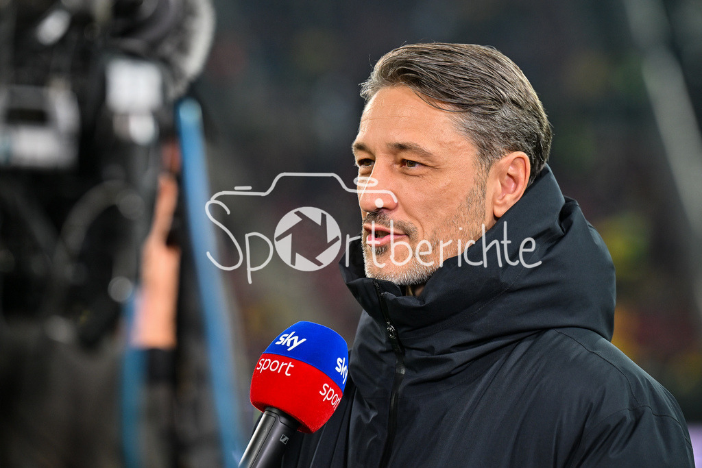 FC Augsburg - Borussia Dortmund | AUGSBURG, GERMANY - OCTOBER 31: Niko KOVAC headcoach Borussia Dortmund, interview, sky, happy, before the bundesliga match between FC Augsburg vs. Borussia Dortmund on matchday 9 at WWK Arena on October 31, 2025 in Augsburg, Germany / DFL REGULATIONS PROHIBIT ANY USE OF PHOTOGRAPHS AS IMAGE SEQUENCES AND/OR QUASI-VIDEO
