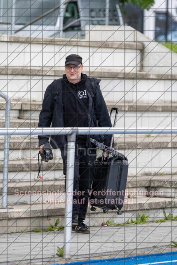 20250529_123307_0113 | #,  SGM Wendlingen-Ötlingen II (blau) vs. 1.FC Donzdorf II (schwarz), Fussball, Frauen-Bezirkspokal Finale Saison 2024/2025, Rasenplatz VfL Stadion Kirchheim, Jesinger Straße 105, 73230 Kirchheim, 29.05.2025 - 13:00 Uhr,Foto: PhotoPeet-Sportfotografie/Peter Harich
