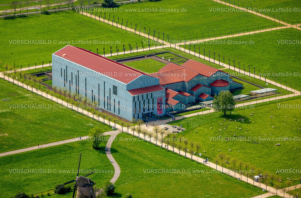 Xanten240402408 | Luftbild, LVR-Archäologischer Park Xanten, LVR-Archäologisches RömerMuseum, Schafe auf einer Wiese, Niederbruch, Xanten, Niederrhein, Nordrhein-Westfalen, Deutschland