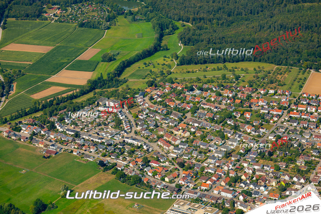 Das Luftbild zeigt :   - Die Luftaufnahme wurde 2024 vom UL-Flugzeug aus erstellt ( keine Drohne ) - Hochauflösende Luftaufnahme - Für grossformatige Ausdrucke geeignet. Die Geschenkidee !Mit Lizenz und Bildrechte bestellbar