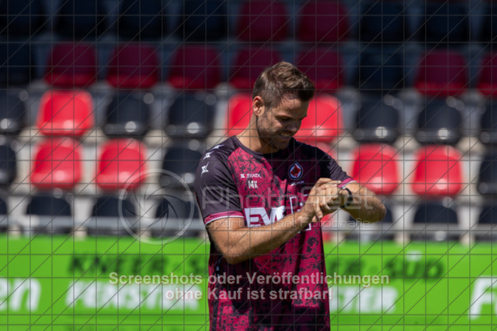 20250629_114752_2013 | #,1.Göppinger SV, Fussball, Oberliga BW - Trainingsauftakt, Saison 2025/2026, Rasensportplatz Stadion SV Göppingen, Hohenstaufenstr. 116, 73033 Göppingen, 29.06.2025 - 10:30 Uhr,Foto: PhotoPeet-Sportfotografie/Peter Harich
