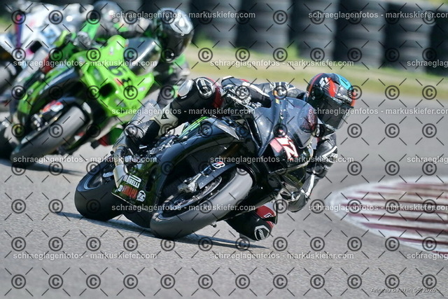 26BT02-1344 | markuskiefer.com - Realisiert mit Pictrs.com