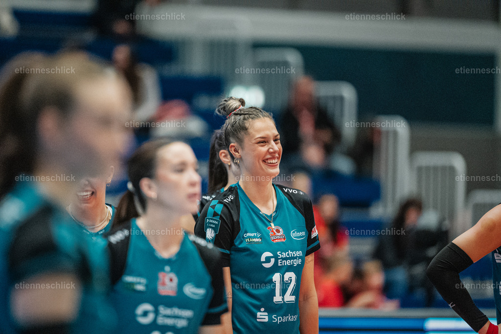 Dresdner SC - Binder Blaubären TSV Flacht, DEKRA 1. Bundesliga Frauen, Volleyball | Im Bild: Mette Marleen Pfeffer (12, Dresdner SC)24.10.2026, Dresdner SC -  Binder Blaubären TSV Flacht, DEKRA 1. Bundesliga Frauen, Volleyball, Deutschland, Dresden, Cyberport Arena