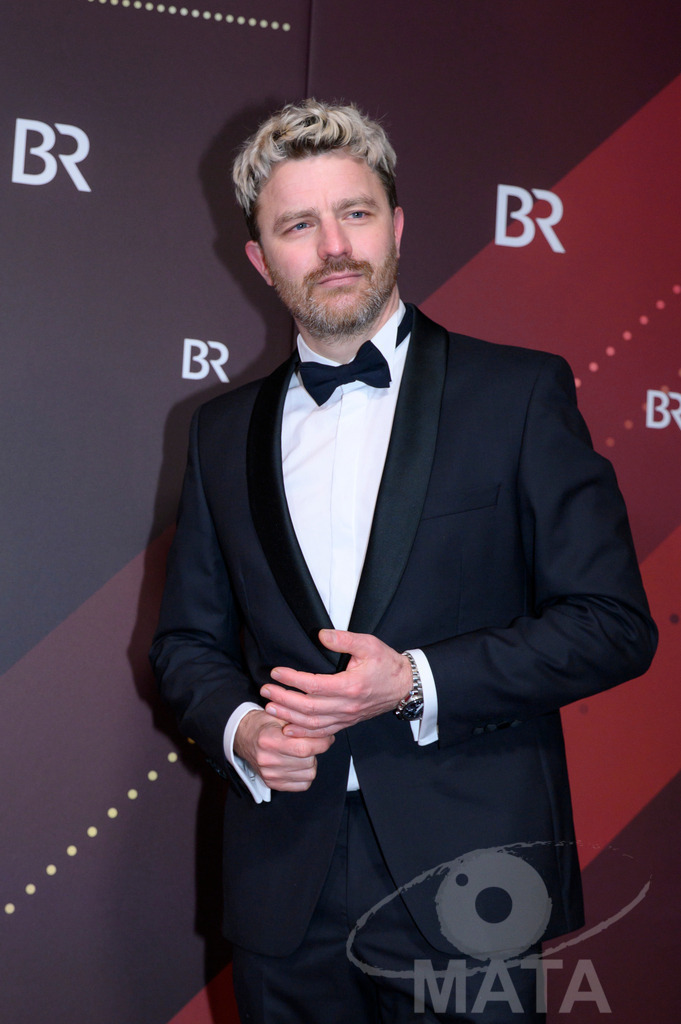 _DWI5375 | Friedrich Mücke bei der Verleihung des 47. Bayerischen Filmpreises 2026  im Prinzregententheater. München, Deutschland. Der Bayerische Filmpreis wird seit 1979 von der Bayerischen Staatsregierung verliehen, um die Bedeutung des Kinofilms als Kulturgut herauszustellen - Realisiert mit Pictrs.com