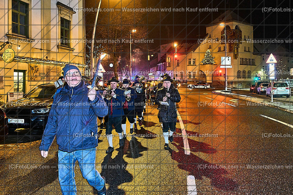 ALP9399_Wieselburger ADVENT_Wintersonnenwendfeier | (C)FotoLois.com, Alois Spandl, Wieselburger Advent, Wintersonnenwendfeier mit Umzug durch die Stadt, Sonnenwendfeuer und Perchtenlauf mit Show im Schlosspark, Mitwirkung der Partnergemeinde EINBECK, Sa 17. Dezmber 2022.