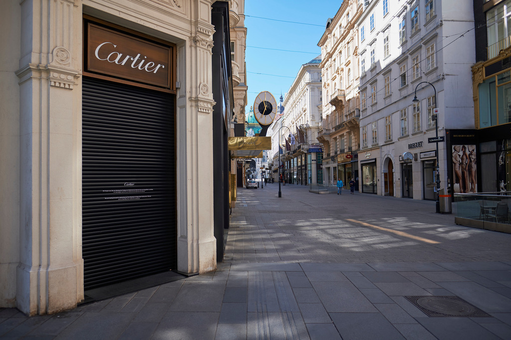 geschlossene Geschäfte am Kohlmarkt | Wien, Austria - April 07, 2020: Fotografische Eindrücke auf dem Weg von Floridsdorf zum Stephansplatz während der Corona-Krise; geschlossene Geschäfte am Kohlmarkt. - Realisiert mit Pictrs.com
