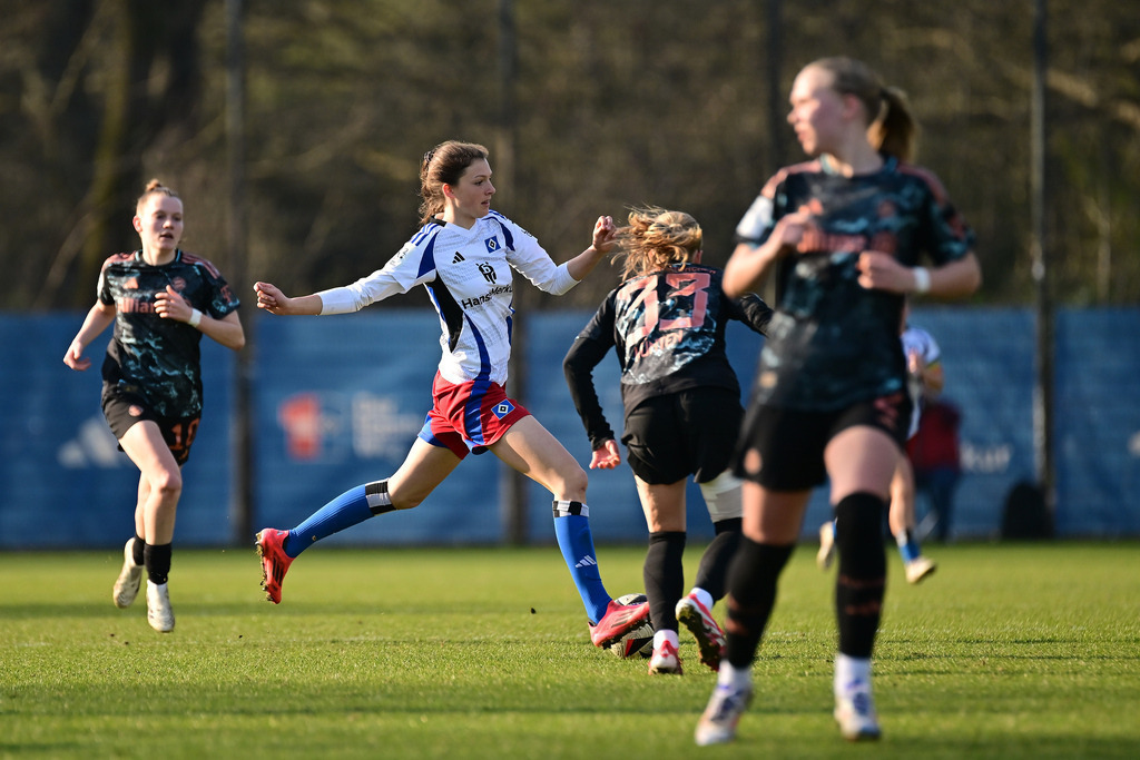 Fußball I Frauen I Saison 2024-2025 I 2. Bundesliga I 17. Spieltag I Hamburger SV - FC Bayern München II | Der Sportfotograf. - Realisiert mit Pictrs.com