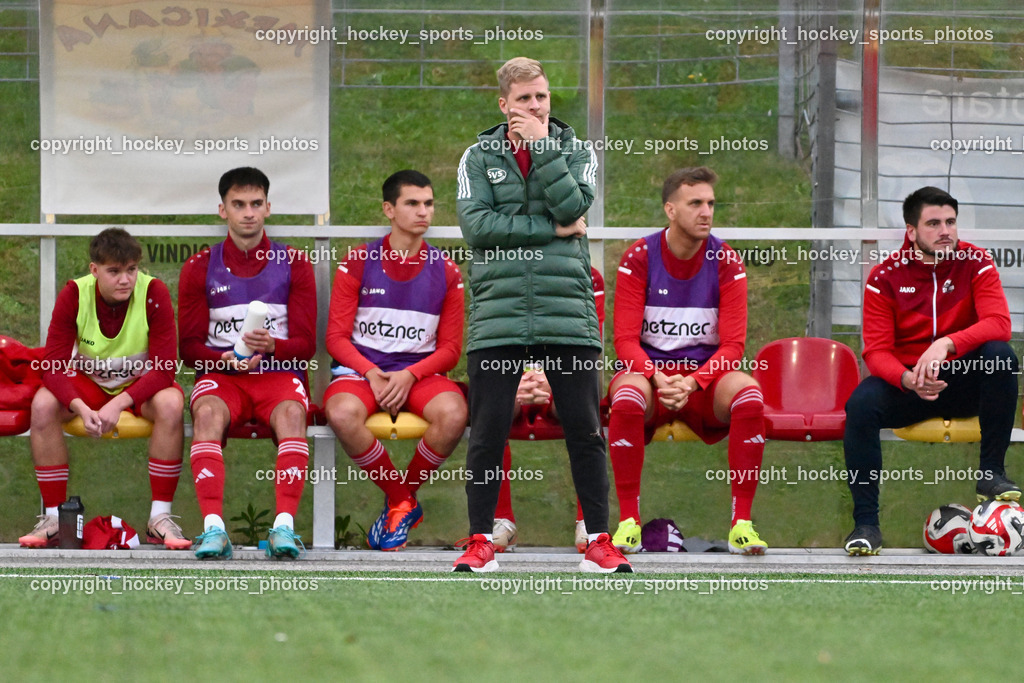 SV Spittal 1921 vs. SV St. Jakob  | Spielerbank SV St. Jakob, Headcoach St.Jakob Jonas Warmuth, SV Spittal 1921 vs. SV St. Jakob , SV Spittal 1921 vs. SV St. Jakob  am 20.09.2024 in Spittal an der Drau (Goldeck Stadion), Austria, (Photo by Bernd Stefan)