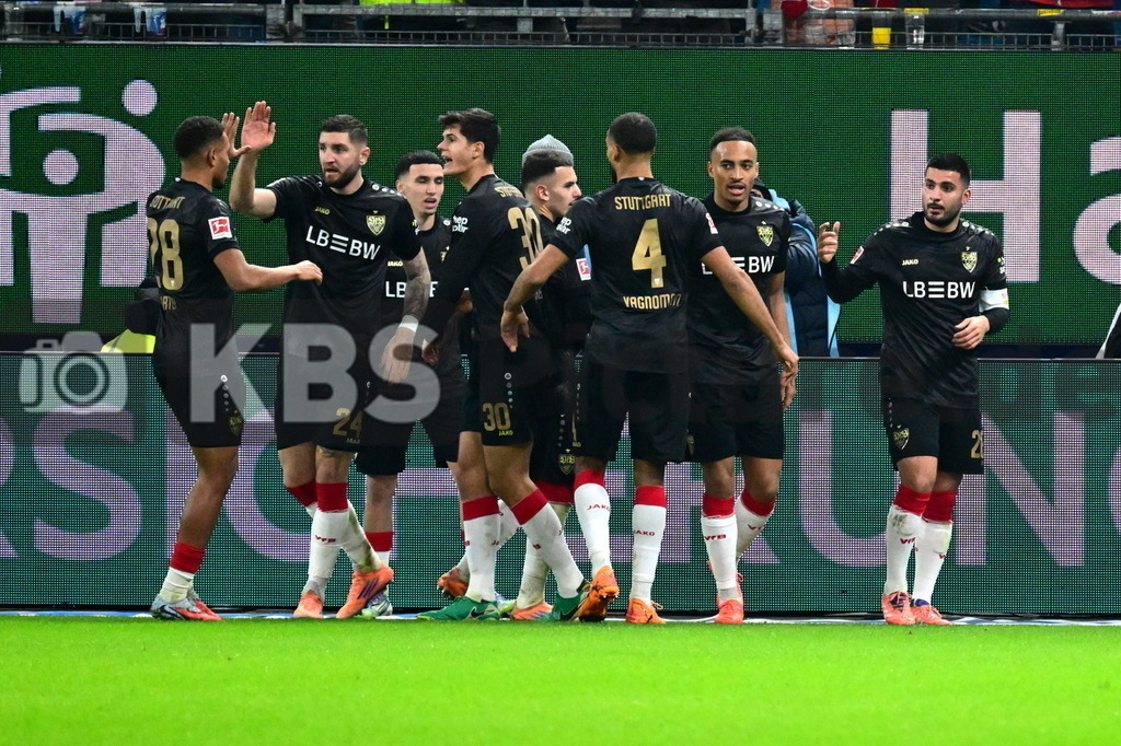 KBS Picture_HSV-Stuttgart_047 | Stuttgart Torjubel zum 1:1 Torschuetze ist Undav Deniz (VfB Stuttgart) ,Sportplatz :  Volksparkstadion, - Realisiert mit Pictrs.com