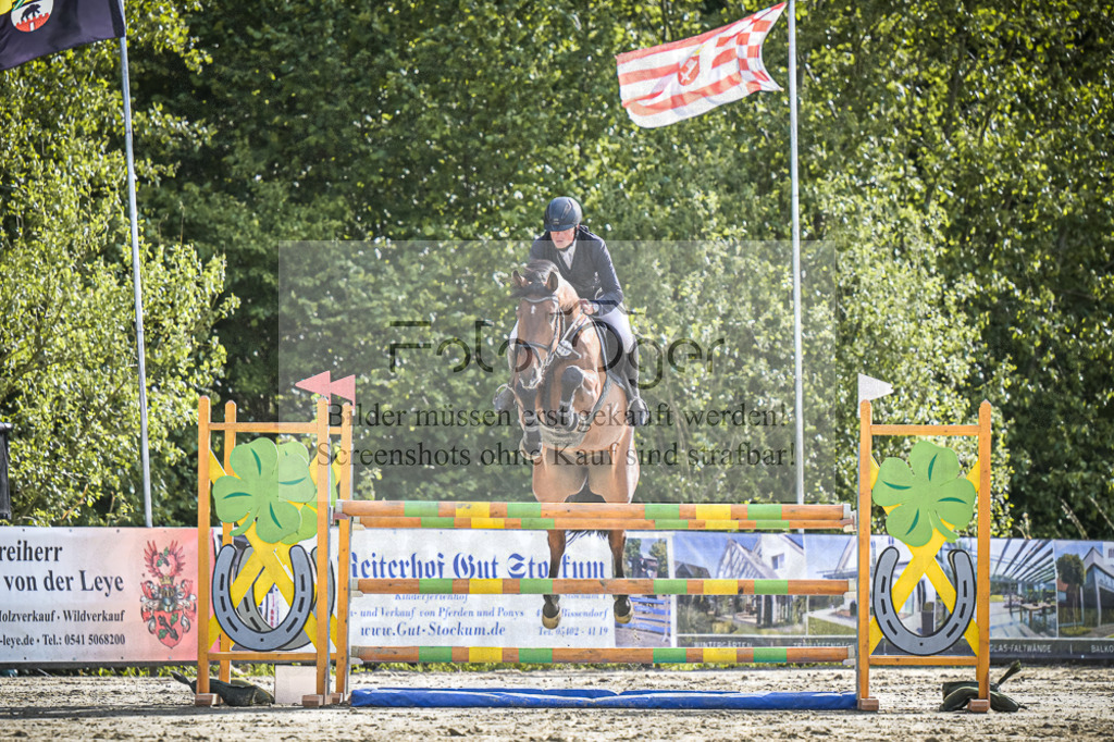 DOS_0018 | Entdecke hochwertige Reitturnierfotos von Foto Oger. Professionell, emotional und authentisch – jetzt Lieblingsmomente im Shop bestellen.Deutschlandweite Turnierfotografie. - Realisiert mit Pictrs.com