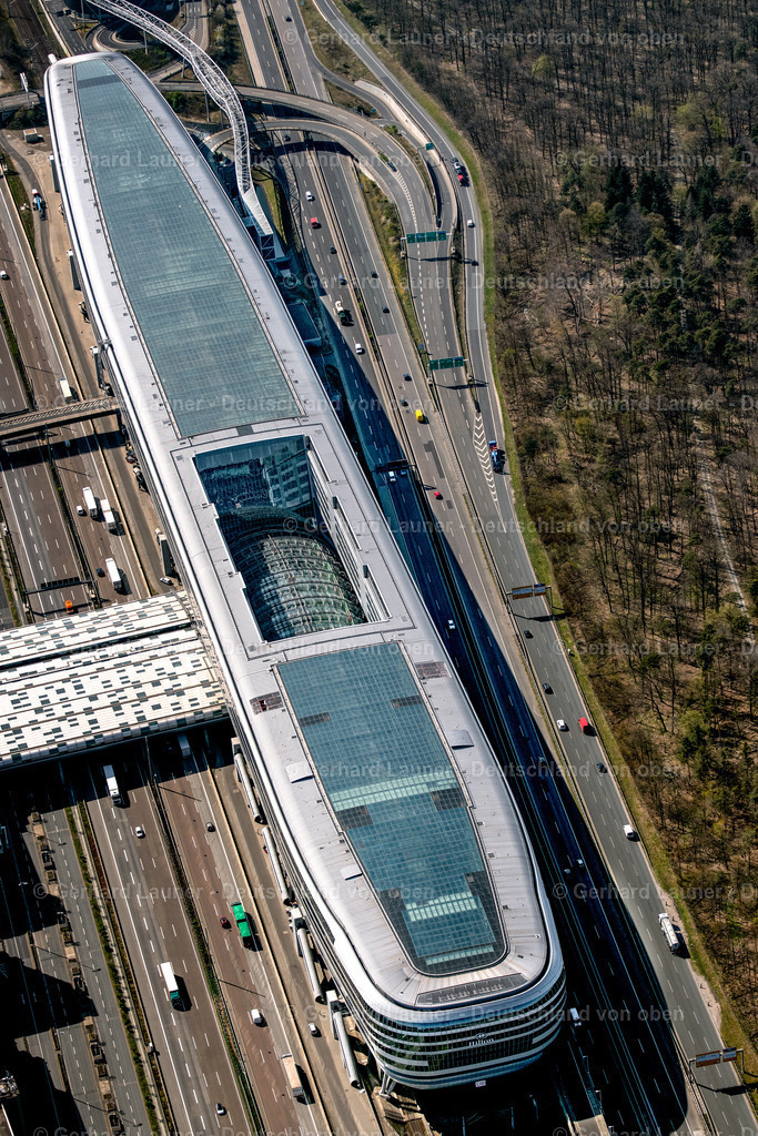 4020743 | Bahnhof und Hilton Hotel am Flughafen Frankfurt am Main