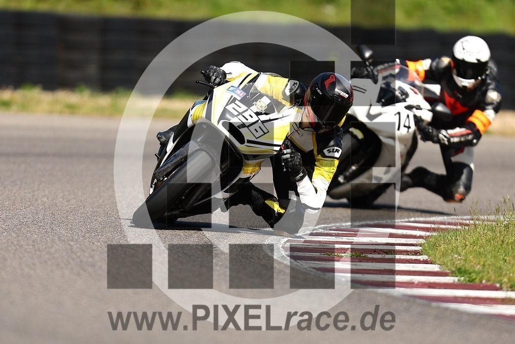 0296-20260426_01170 | Schöne Erinnerungen an spannende Momente - das festzuhalten ist unser Job. PIXELrace.de ist seit 2003 auf den Rennstrecken Europas unterwegs um die Action draußen beim Fahren und die wunderbare Stimmung imm Fahrerlager für euch einzufangen.